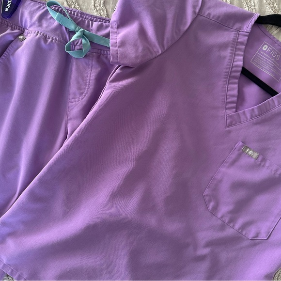 FIGS Scrub Set - Picture 4 of 13